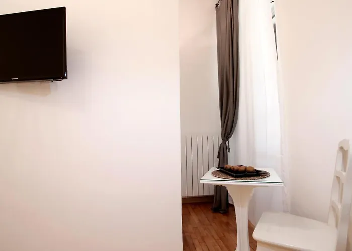Domus Iuliae 4*